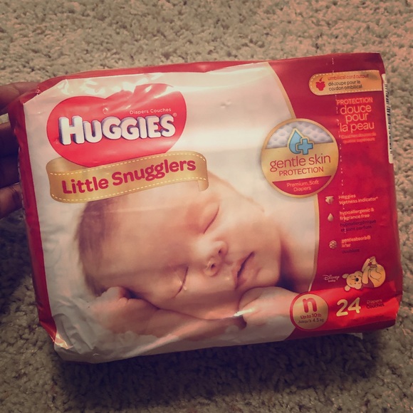 newborn pampers huggies